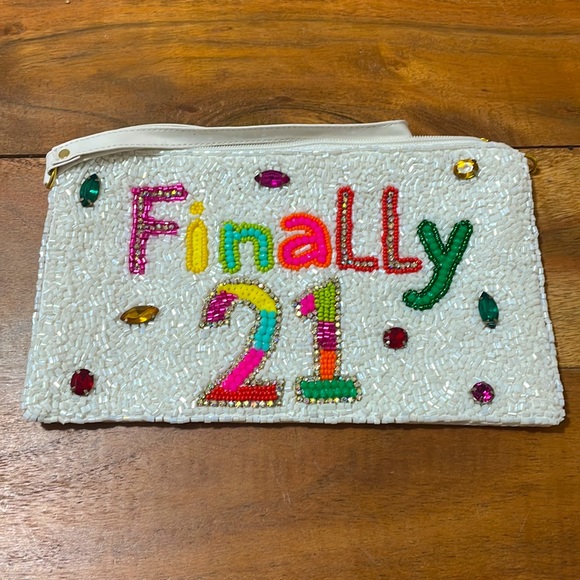🎉❤️White Multicolor Beaded 21st Birthday Wristlet Zip Closure Pouch Case - Picture 2 of 3